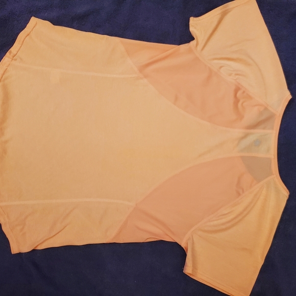 Exercise tee - Picture 2 of 2